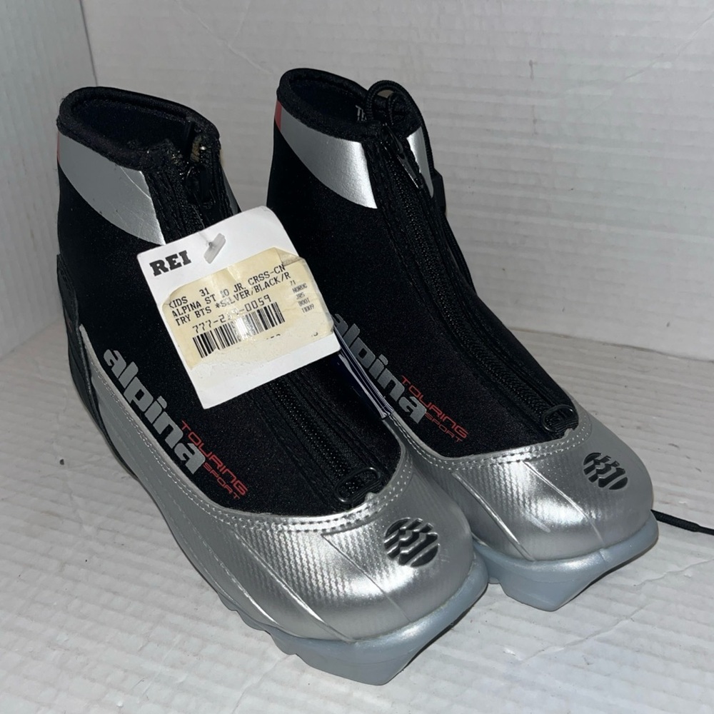 Alpina ST10 JR Nordic Cross Country Ski Boots Size EU31 US 13.5 NNN bindings New